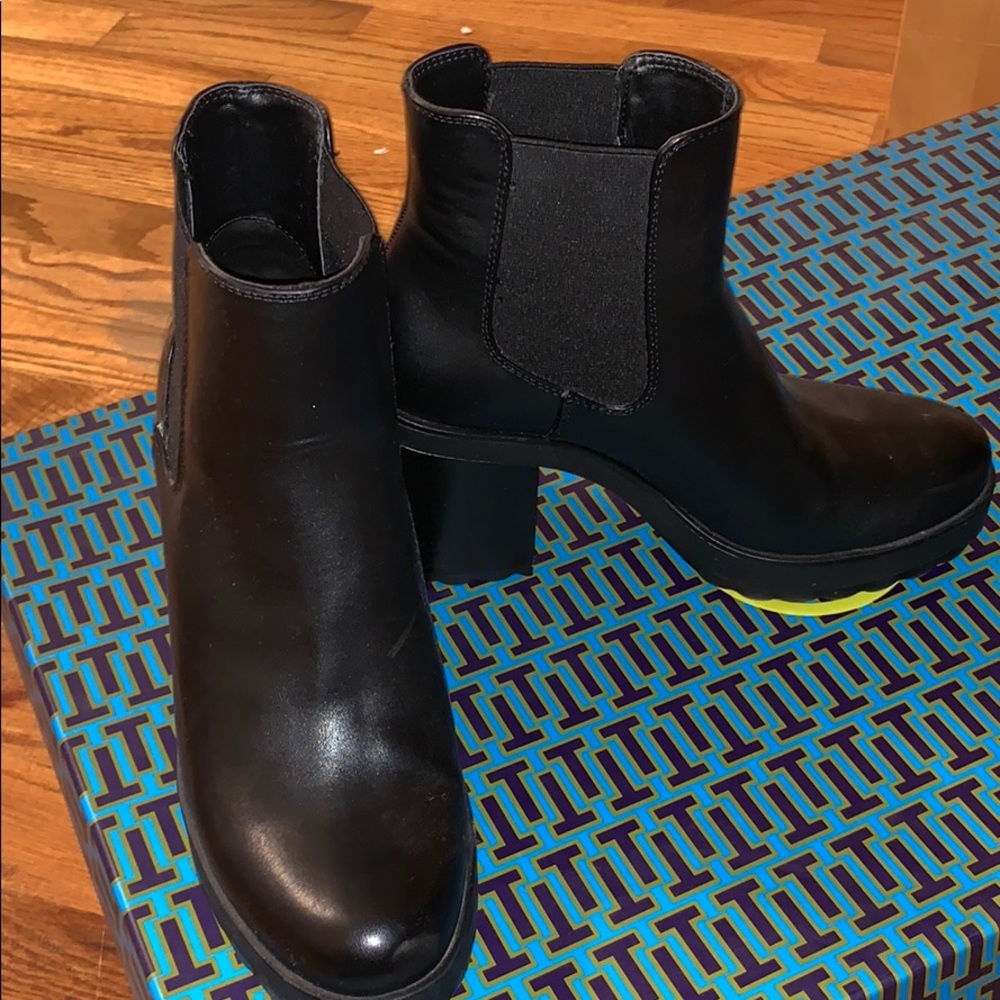 Bershka wedged booties